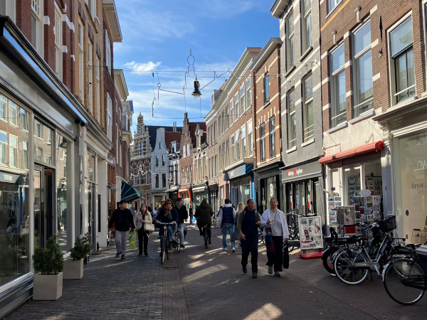 Gezellig shoppen in de Kleine Houtstraat in Haarlem